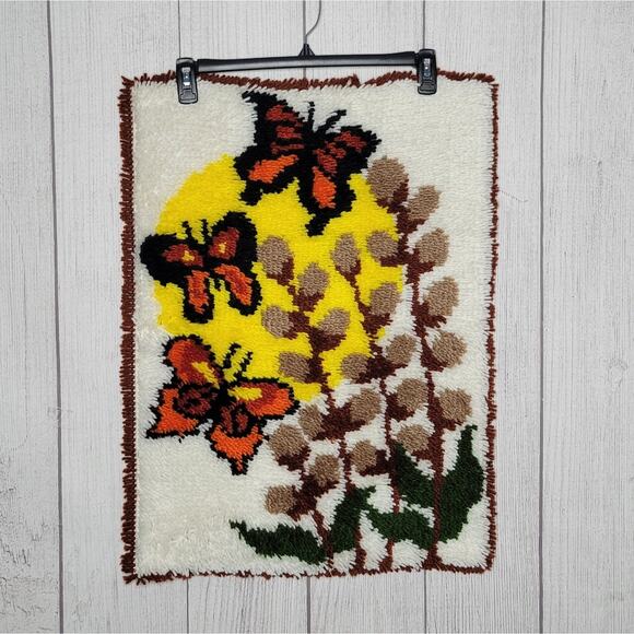 Vintage 70s Latch Hook Rug - Butterflies & Flowers, 20" x 27" - Picture 1 of 7